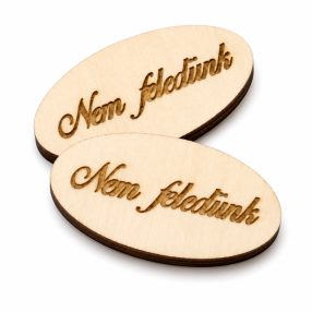 Gravírozott ovál tábla Nem feledünk 5x2,5 cm /302