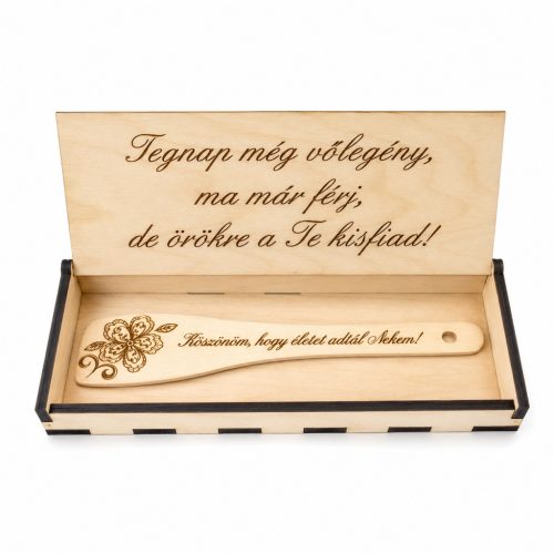 Szülőköszöntő ajándék fakanállal egyedi